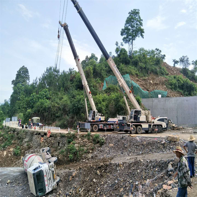廊坊广阳汽车掉沟里叫吊车救援要多少钱